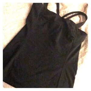 Fitted tank w. sweetheart neck